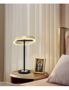 Nowoczesna lampka stojąca BREST z dotykowym ściemniaczem, czarna i złota, z LED - styl i funkcjonalność w jednym.