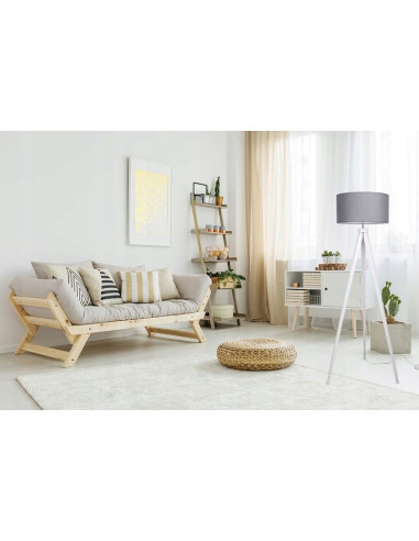 Lampa podłogowa TRIPOD z czarnym abażurem – nowoczesny trójnóg do wnętrz i czytania, elegancki design.
