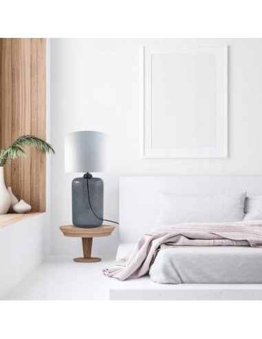 Lampa stojąca AMARSA z minimalistycznym designem – eleganckie oświetlenie do nowoczesnych wnętrz w ciemnoszklanym kolorze.