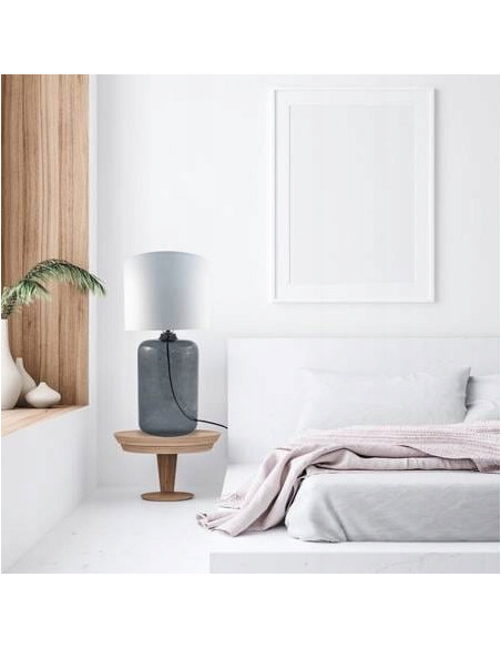 Lampa stojąca AMARSA z minimalistycznym designem – eleganckie oświetlenie do nowoczesnych wnętrz w ciemnoszklanym kolorze.