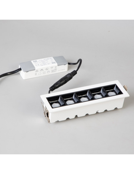 Nowoczesna Listwa LED Solar 5x10W - Eleganckie Oświetlenie Podtynkowe do Korytarzy i Garderób w Białym i Czarnym