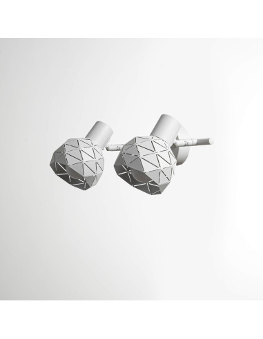 Elegancki podwójny kinkiet ścienny Reus w białym z wycięciami - nowoczesne oświetlenie do stylowych wnętrz