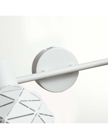 Elegancki podwójny kinkiet ścienny Reus w białym z wycięciami - nowoczesne oświetlenie do stylowych wnętrz