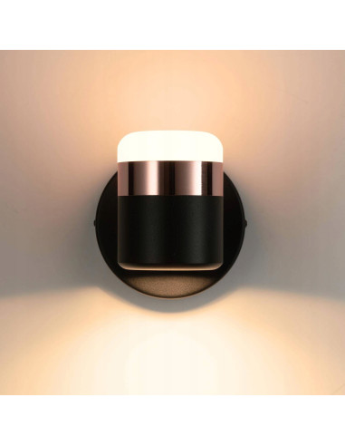 Elegancki kinkiet POCCO w czerni z miedzianym pierścieniem LED - nowoczesna lampa ścienna do stylowych wnętrz.