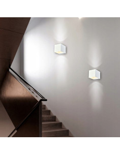 Kinkiet Alaska w białym kolorze - minimalizm i nowoczesność do oświetlenia schodów i korytarzy. 2