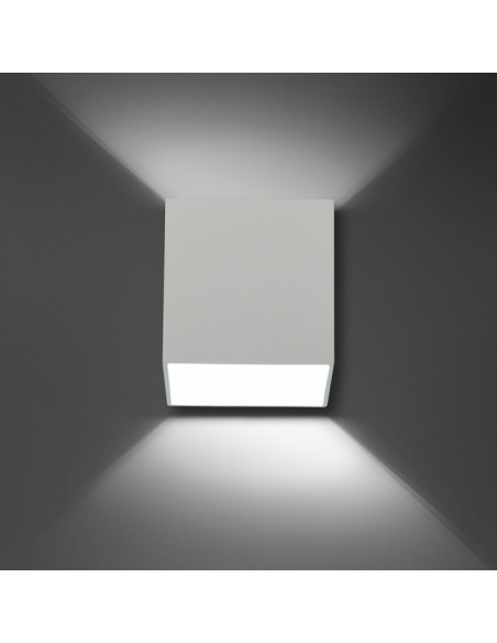 Kinkiet Cube z regulowanym oświetleniem w kolorze białym do sypialni i salonu marki Light Home