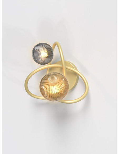 Lampa stojąca METZ z szklaną ramą – nowoczesny akcent do salonu, sypialni lub biura w eleganckim stylu.