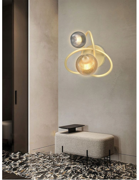 Lampa stojąca METZ z szklaną ramą – nowoczesny akcent do salonu, sypialni lub biura w eleganckim stylu.