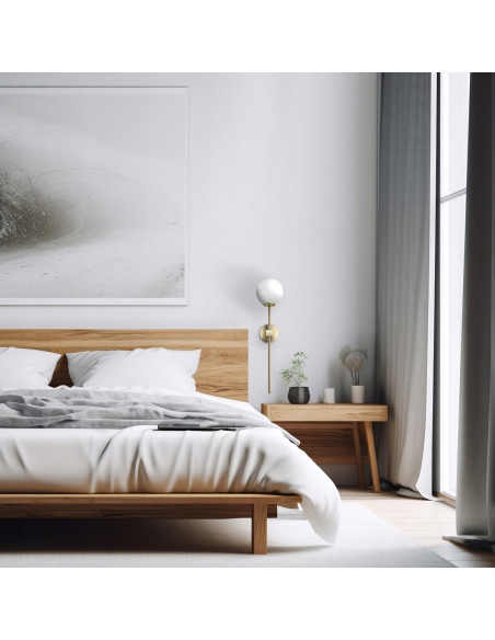 Złoty kinkiet łazienkowy Piruleta – nowoczesny i elegancki element dekoracyjny z mlecznym kloszem