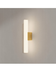 Kinkiet LED Linea w złotym wykończeniu z regulacją barwy światła, nowoczesny design do sypialni i łazienki