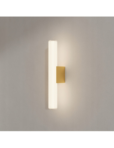 Kinkiet LED Linea w złotym wykończeniu z regulacją barwy światła, nowoczesny design do sypialni i łazienki