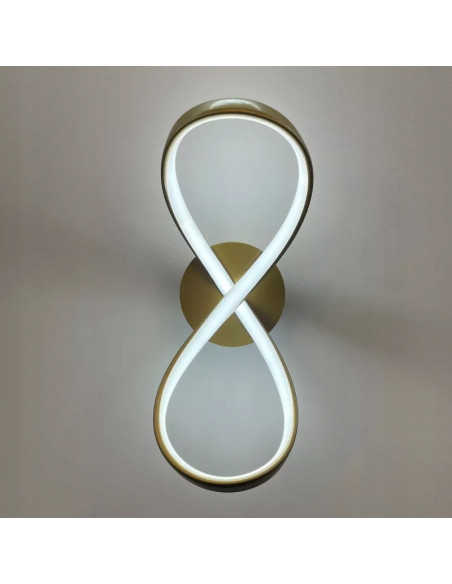 Lampa ścienna FERMI w złocie z regulacją barwy, 600 lumenów, nowoczesny design, odwrócony znak nieskończoności.