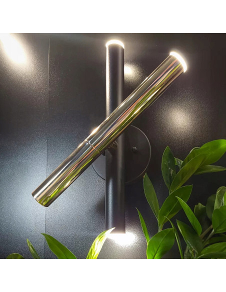 Kinkiet LOYA – nowoczesne oświetlenie regulowane w czarno-złotym, idealne do eleganckich wnętrz i korytarzy.