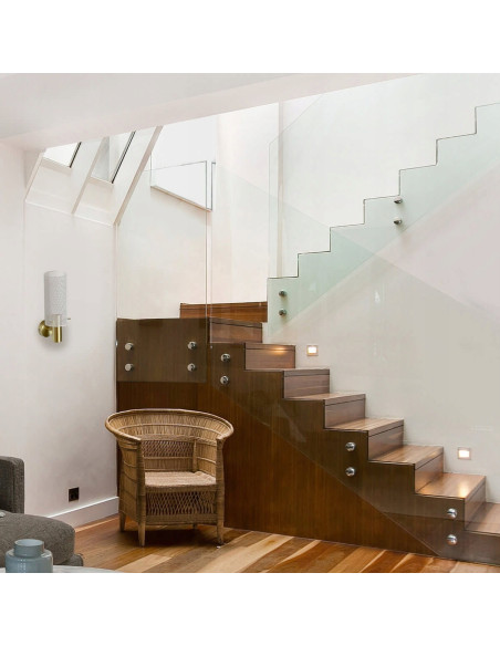 Kinkiet Tirana - elegancka lampa ścienna w białym i złotym wykończeniu do salonu i holu, stylowy element dekoracyjny