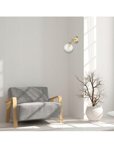 Kinkiet Arette w złotym kolorze z kulistym kloszem szklanym - elegancki dodatek w stylu glamour i retro