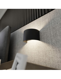 Kinkiet FOLD – eleganckie oświetlenie ścienne z dwustronnym światłem, czarny półkole do nowoczesnych wnętrz