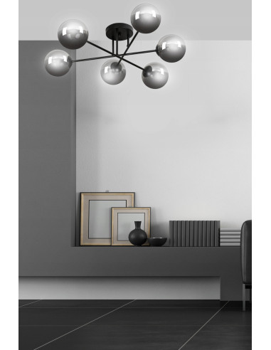 Elegancki żyrandol BRENDI w kształcie gwiazdy z sześcioma szklanymi kloszami, idealny do nowoczesnych wnętrz