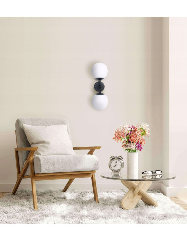 Lampa ścienna DORADO - elegancki kinkiet z białymi kulami, minimalistyczny design do salonu i holu, metal i szkło.