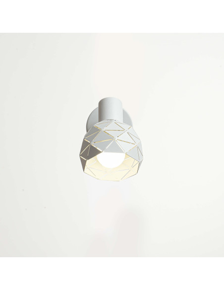 Kinkiet metalowy Reus w kolorze czarnym, idealny do sypialni i oświetlenia nocnego z funkcją ruchomego reflektora.