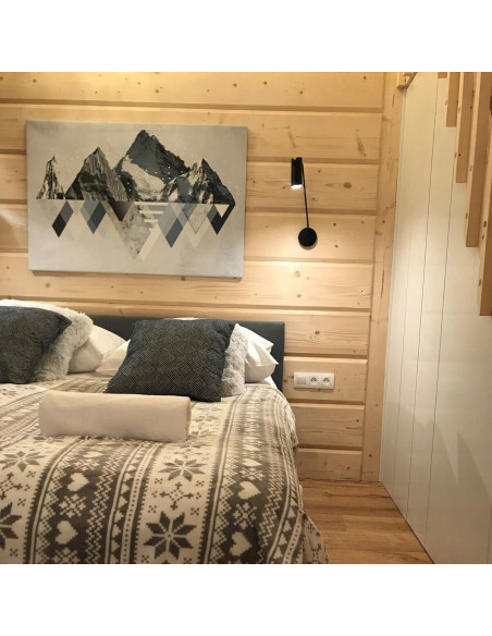 Kinkiet Futuro Biały z Regulowanym Wysięgnikiem - Nowoczesne Oświetlenie Do Minimalistycznych Wnętrz