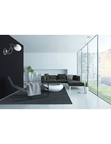 Elegancki kinkiet Dorika w kolorze chromu z białym kloszem - stylowe oświetlenie do sypialni i innych wnętrz