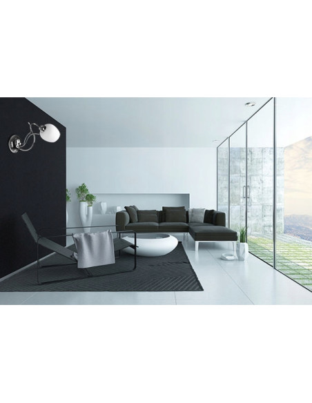 Elegancki kinkiet Dorika w kolorze chromu z białym kloszem - stylowe oświetlenie do sypialni i innych wnętrz