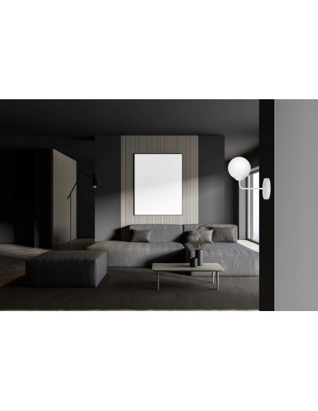 Kinkiet PREGOS K1 E14 – nowoczesna lampa ścienna z mlecznym kloszem w białym kolorze do korytarza i schodów