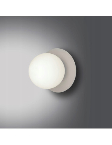 Kinkiet MINERVA K1 - nowoczesne oświetlenie ścienne w kształcie kuli, elegancki biały design do salonu i sypialni.