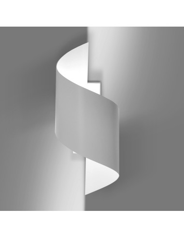 Lampa ścienna SPINER w białej spirali - nowoczesny design do schodów i korytarzy, elegancka i funkcjonalna.