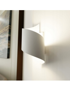 Lampa ścienna SPINER w białej spirali - nowoczesny design do schodów i korytarzy, elegancka i funkcjonalna. 2