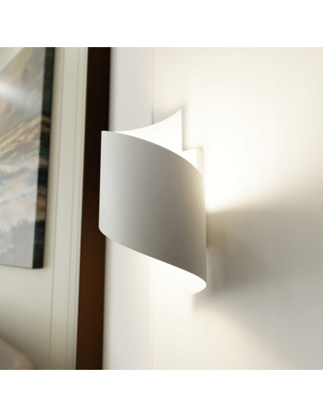 Lampa ścienna SPINER w białej spirali - nowoczesny design do schodów i korytarzy, elegancka i funkcjonalna.