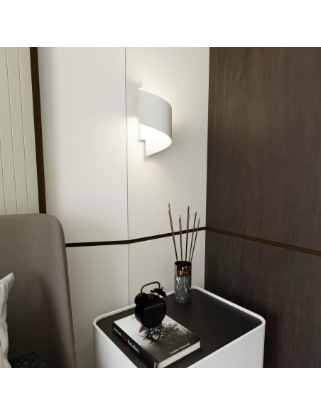 Lampa ścienna SPINER w białej spirali - nowoczesny design do schodów i korytarzy, elegancka i funkcjonalna.