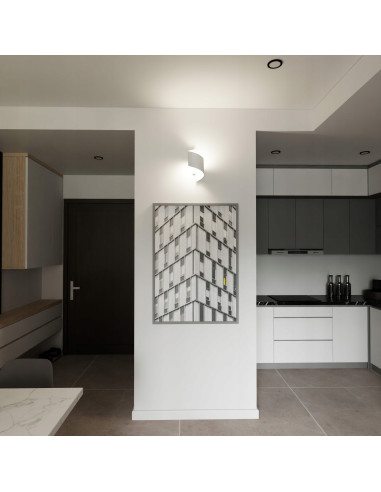 Lampa ścienna SPINER w białej spirali - nowoczesny design do schodów i korytarzy, elegancka i funkcjonalna.