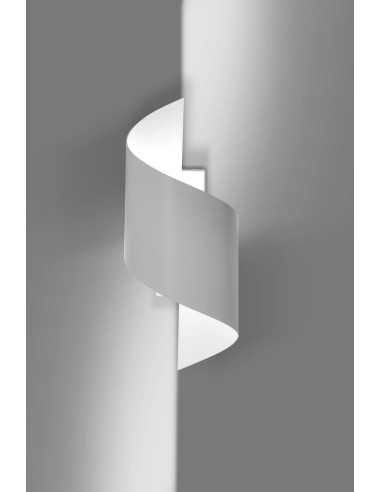 Lampa ścienna SPINER w białej spirali - nowoczesny design do schodów i korytarzy, elegancka i funkcjonalna.