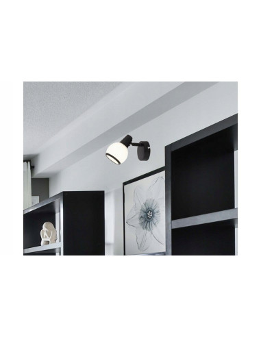 Kinkiet Loris - nowoczesna lampa ścienna z białym kloszem i chromowanym wykończeniem, idealna do każdego wnętrza