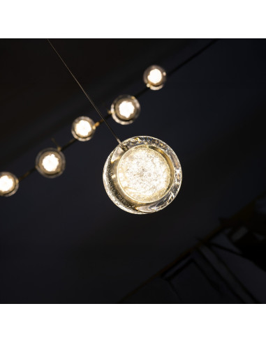 Lampa wisząca EUFORIA w mosiężnym kolorze z podwójnymi okręgami – nowoczesne oświetlenie do eleganckich wnętrz.