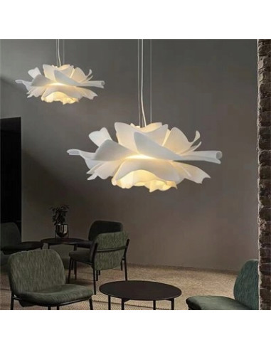 Lampa wisząca PEONY 50 cm biała – akrylowe płatki, złote akcenty, regulowana wysokość, E27, nowoczesna do salonu i jadalni