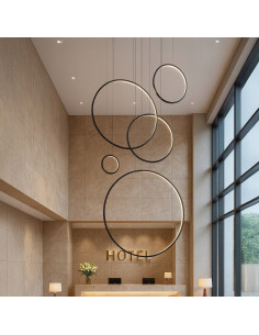 Lampa wisząca SATURNO 5 Ringi LED 100W czarna regulowana 120–350 cm – nowoczesna dekoracyjna do klatki schodowej